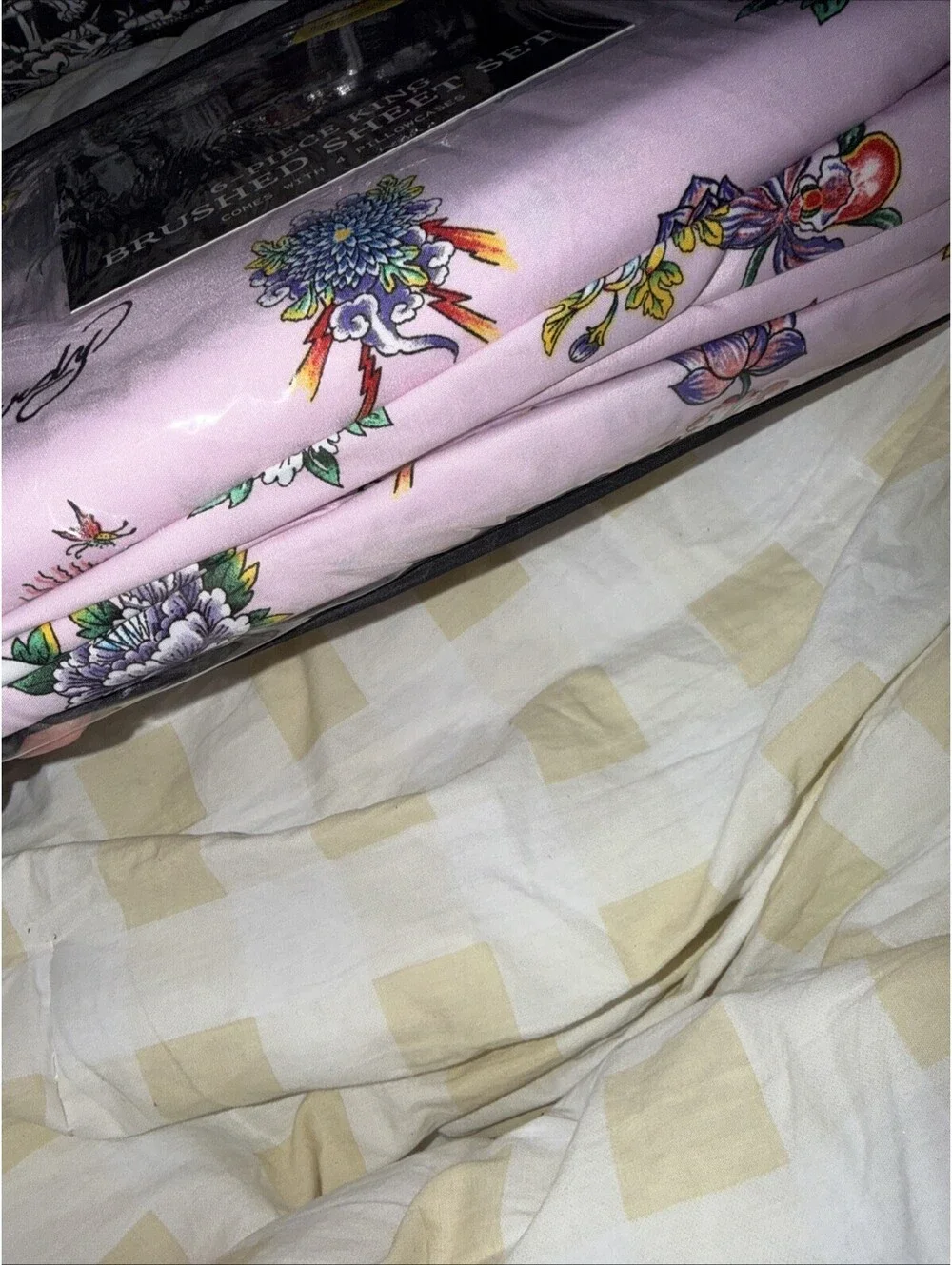 New Ed Hardy Pink King Sheet Set 6-Piece w/4 Pillowcases, Tattoo Flowers Pink